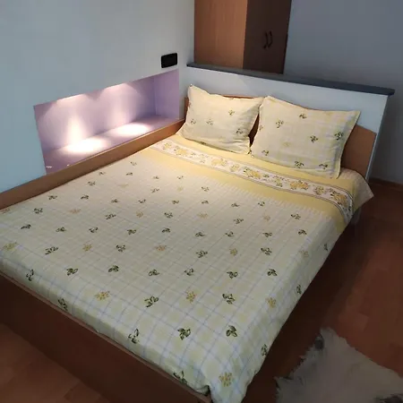 里拉公寓 * 萨莫科夫